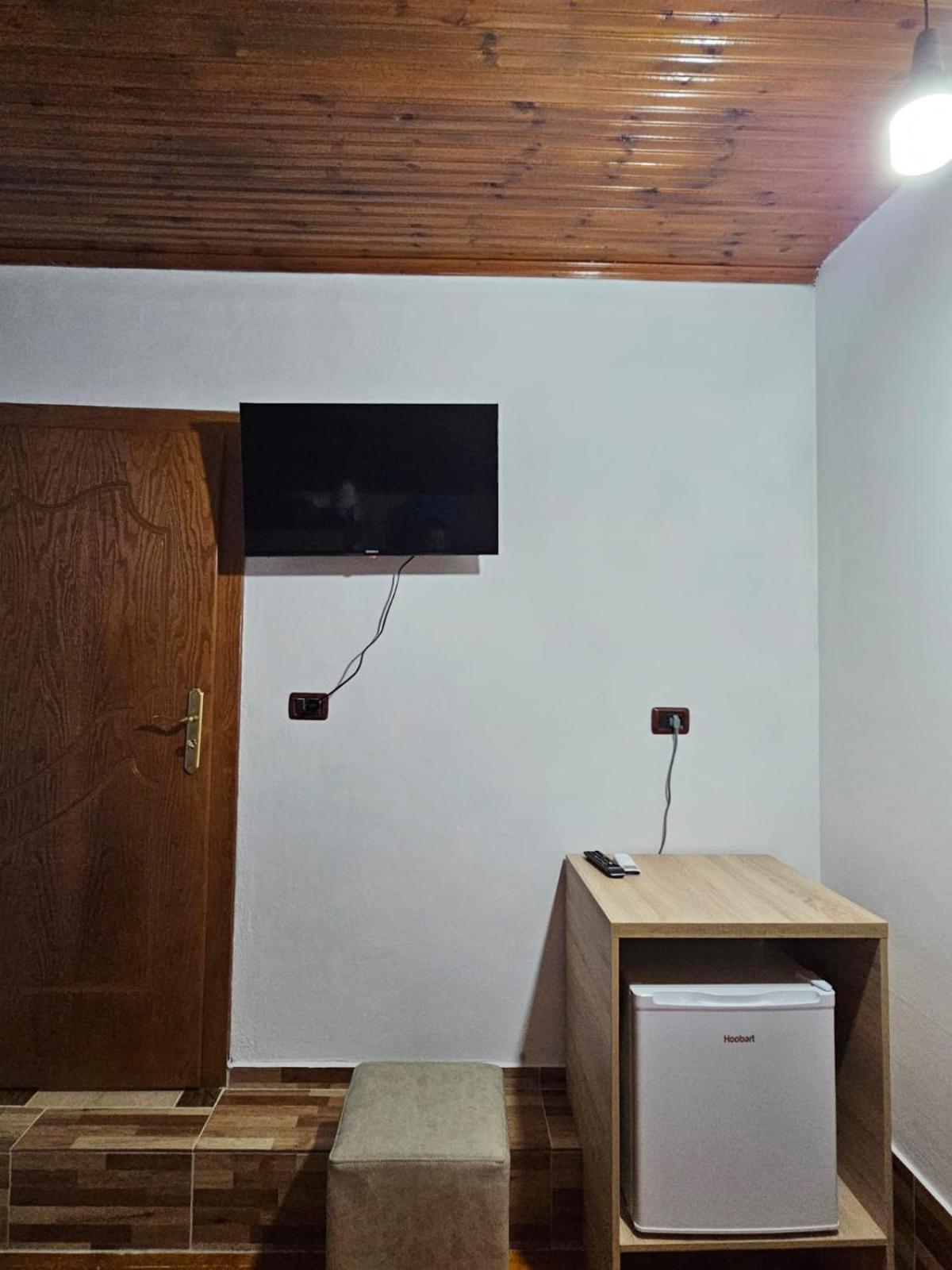 Castle - Inside,Voga Guesthause Hotel Krujë Eksteriør billede